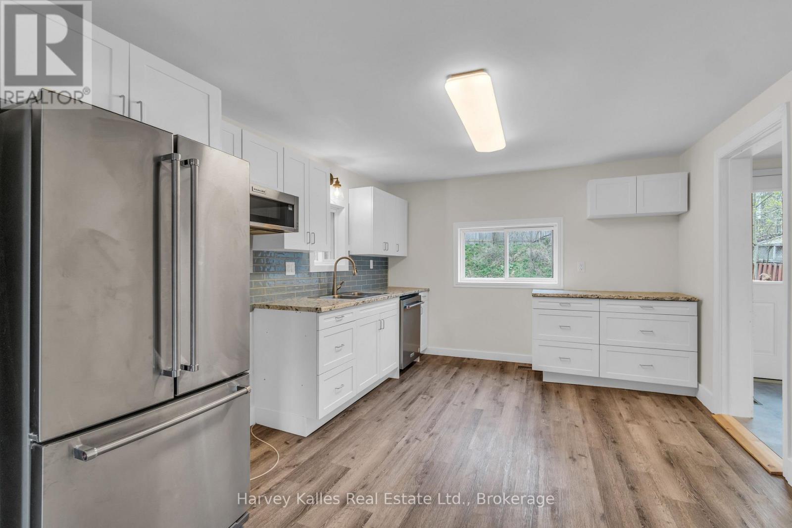 Property at 10 CAROLINE STREET E image 3