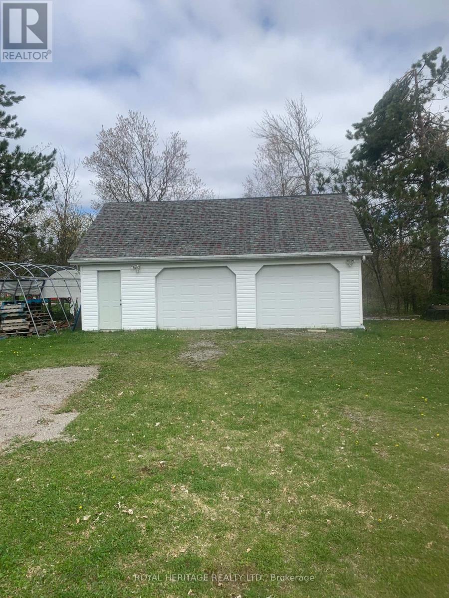 10 Coronation Drive, Kawartha Lakes, Ontario  K0M 1A0 - Photo 2 - X12136327