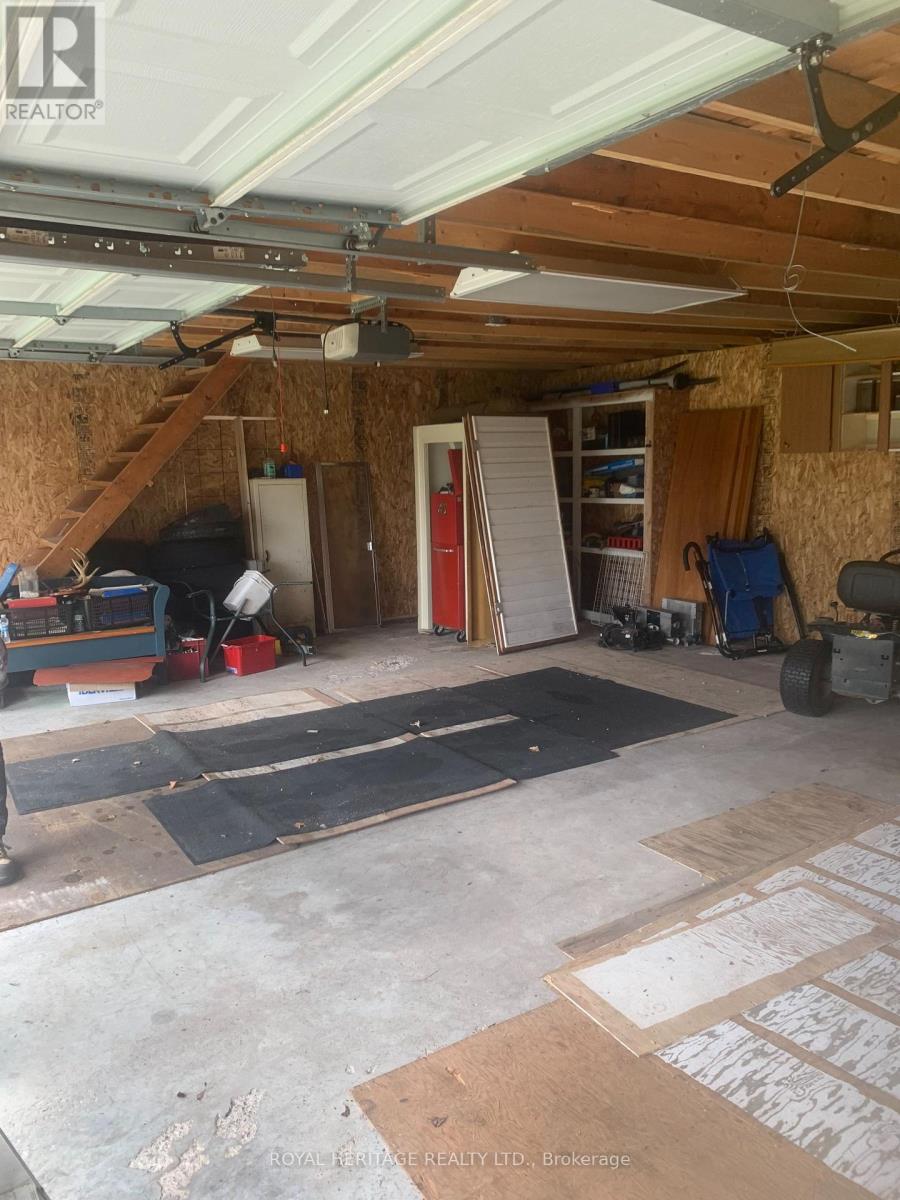 10 Coronation Drive, Kawartha Lakes, Ontario  K0M 1A0 - Photo 5 - X12136327