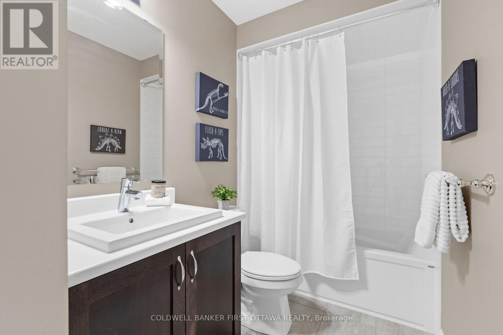 802 Carnelian Crescent, Ottawa, Ontario  K1X 0A8 - Photo 26 - X12136420