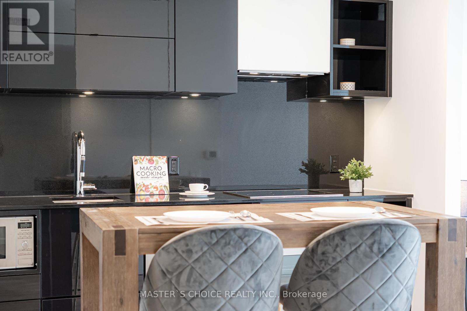 2806 - 125 PETER STREET, Toronto, Ontario
