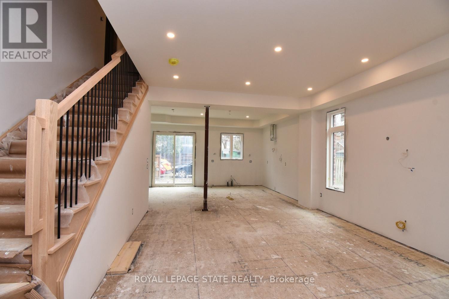 279 Hess Street S, Hamilton, Ontario  L8P 3P6 - Photo 11 - X12059622