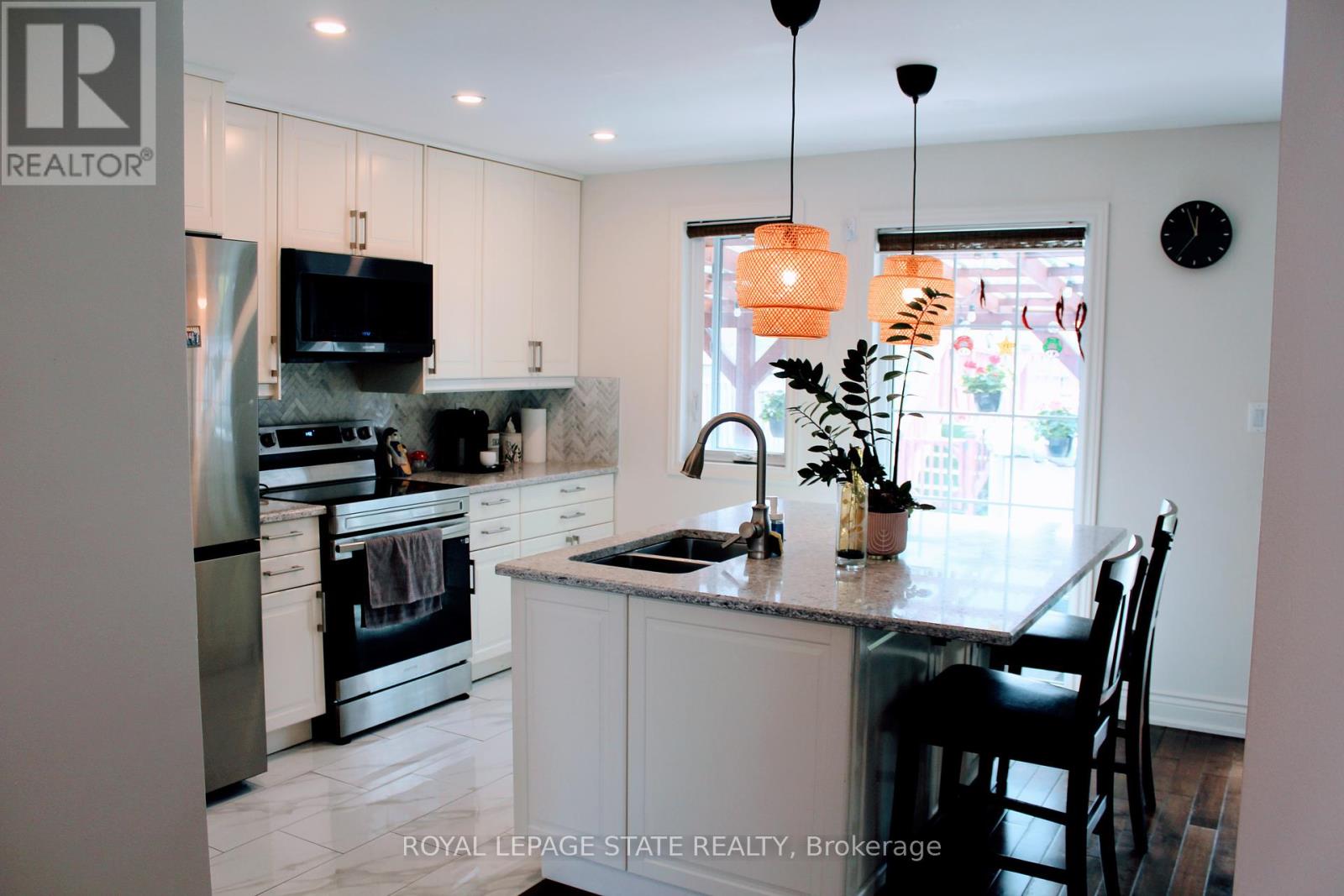 133 Chilton Drive, Hamilton (Stoney Creek Mountain), Ontario  L8J 1L8 - Photo 5 - X12121587