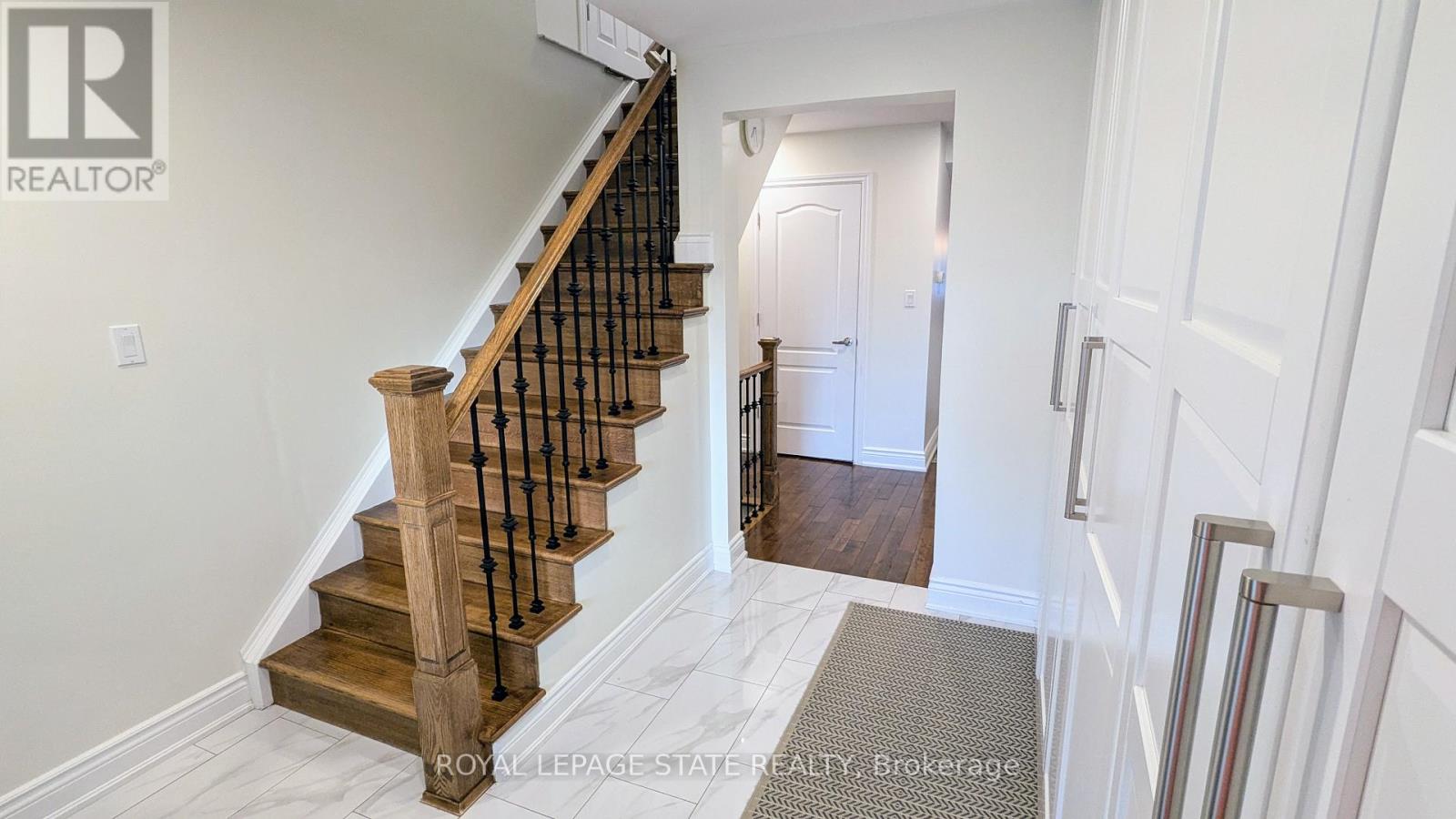 133 Chilton Drive, Hamilton (Stoney Creek Mountain), Ontario  L8J 1L8 - Photo 2 - X12121587