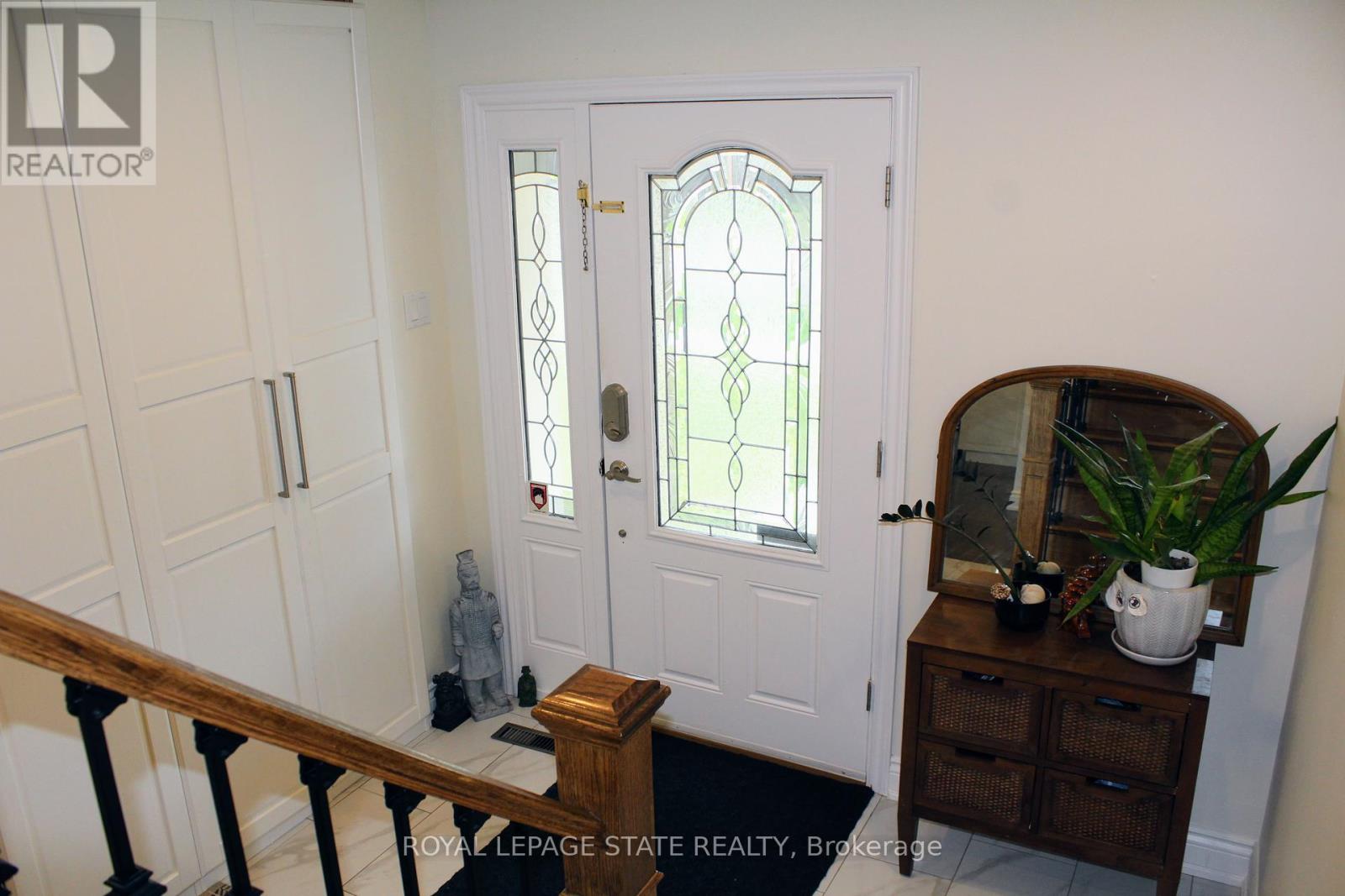 133 Chilton Drive, Hamilton (Stoney Creek Mountain), Ontario  L8J 1L8 - Photo 3 - X12121587