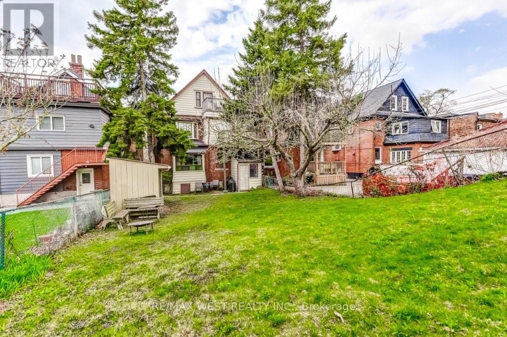 413 Parkside Drive, Toronto, Ontario  M6R 2Z7 - Photo 37 - W12134752