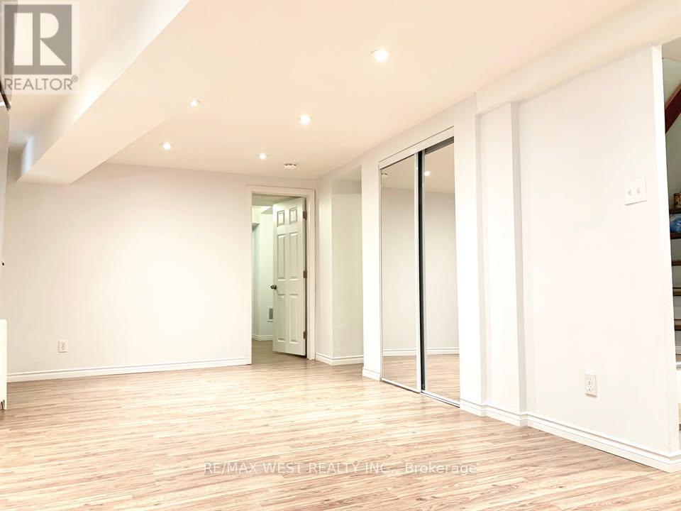 413 Parkside Drive, Toronto, Ontario  M6R 2Z7 - Photo 23 - W12134752