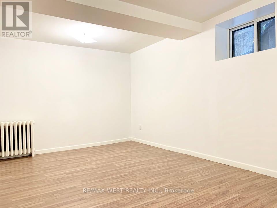 413 Parkside Drive, Toronto, Ontario  M6R 2Z7 - Photo 24 - W12134752