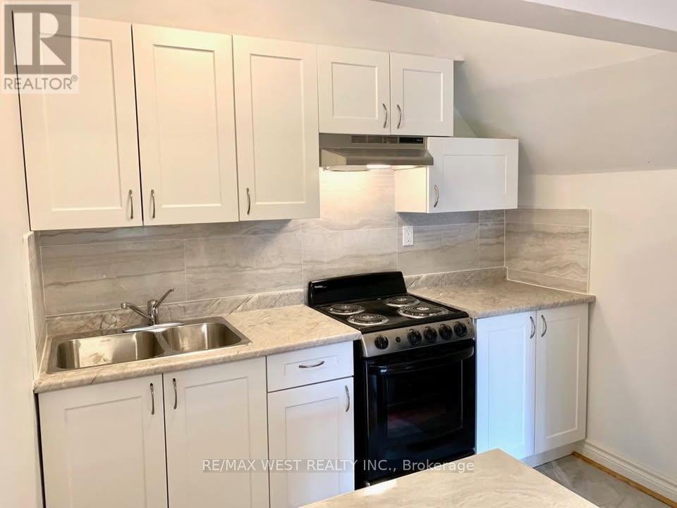 413 Parkside Drive, Toronto, Ontario  M6R 2Z7 - Photo 29 - W12134752