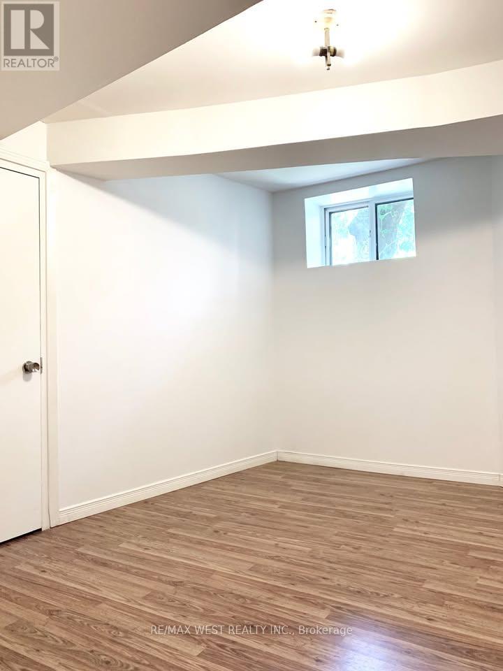 413 Parkside Drive, Toronto, Ontario  M6R 2Z7 - Photo 25 - W12134752