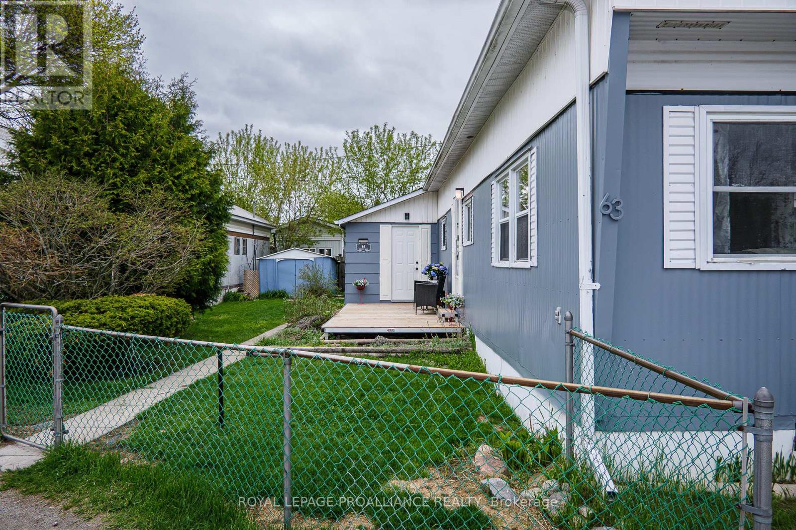 63 - 63 Whites Road, Quinte West, Ontario  K8V 5P5 - Photo 4 - X12136430