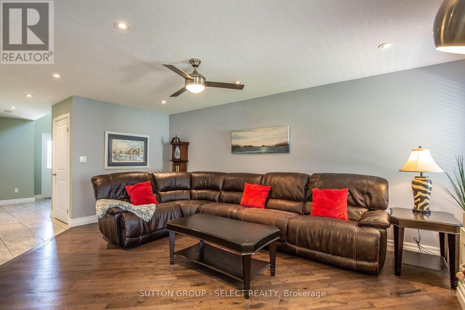 1884 Frederick Crescent, London East, Ontario  N5W 0A5 - Photo 14 - X12136505