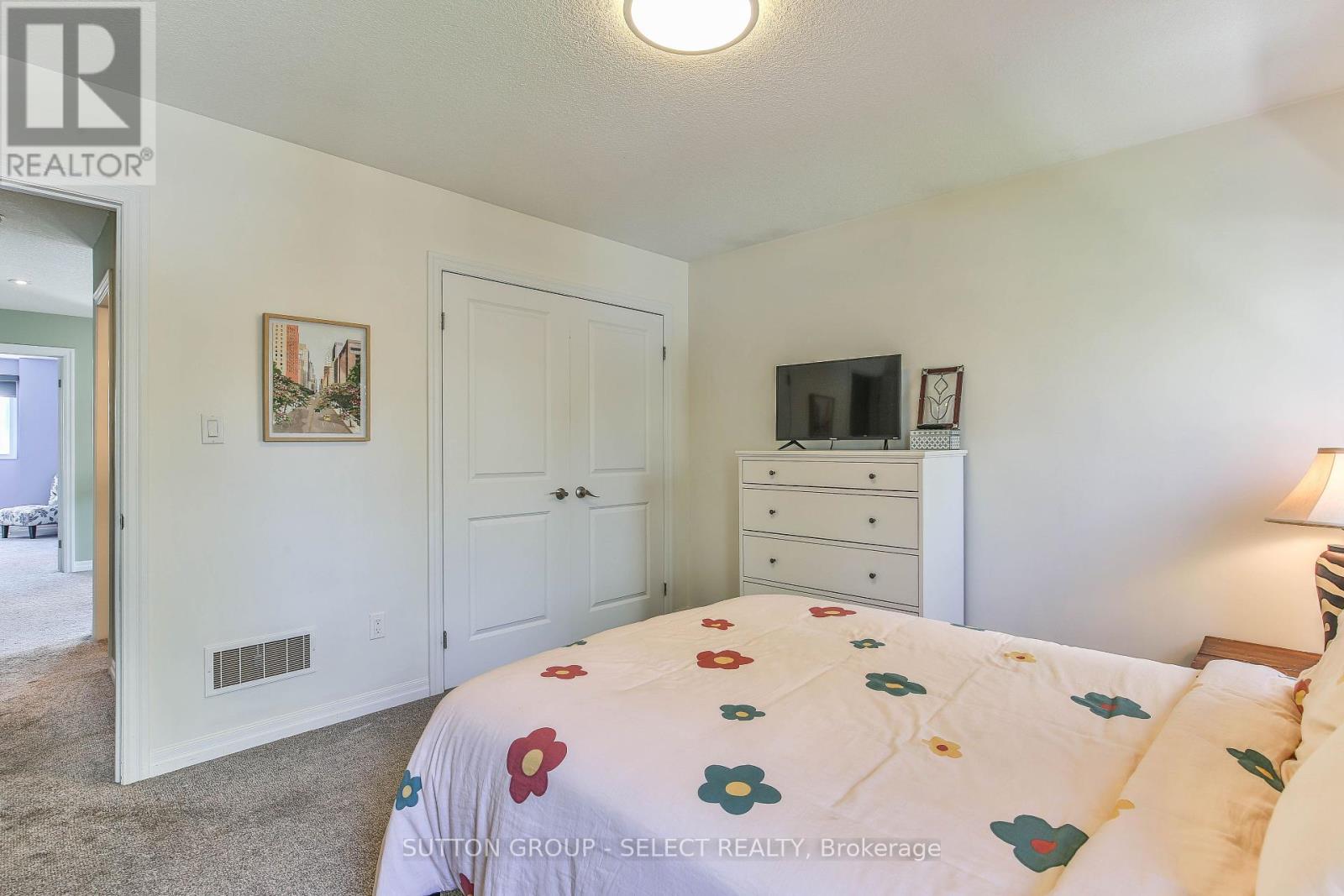 1884 Frederick Crescent, London East, Ontario  N5W 0A5 - Photo 24 - X12136505