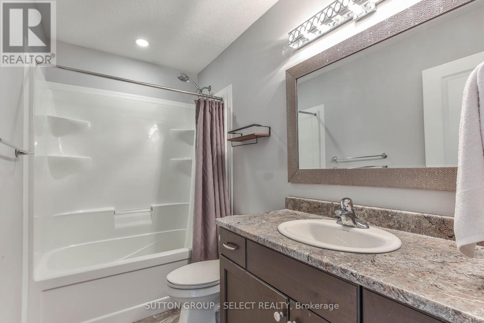 1884 Frederick Crescent, London East, Ontario  N5W 0A5 - Photo 27 - X12136505