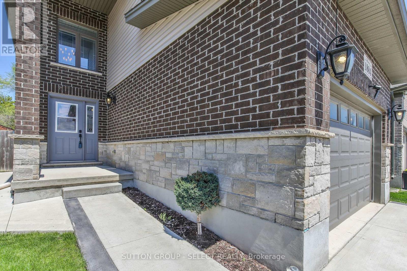 1884 Frederick Crescent, London East, Ontario  N5W 0A5 - Photo 4 - X12136505