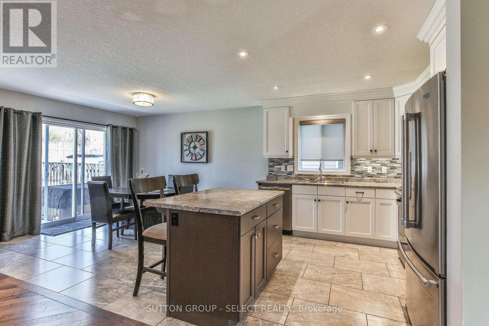 1884 Frederick Crescent, London East, Ontario  N5W 0A5 - Photo 5 - X12136505