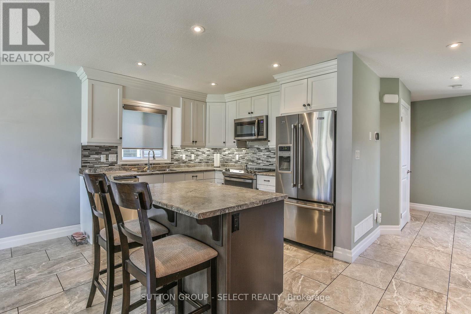 1884 Frederick Crescent, London East, Ontario  N5W 0A5 - Photo 6 - X12136505