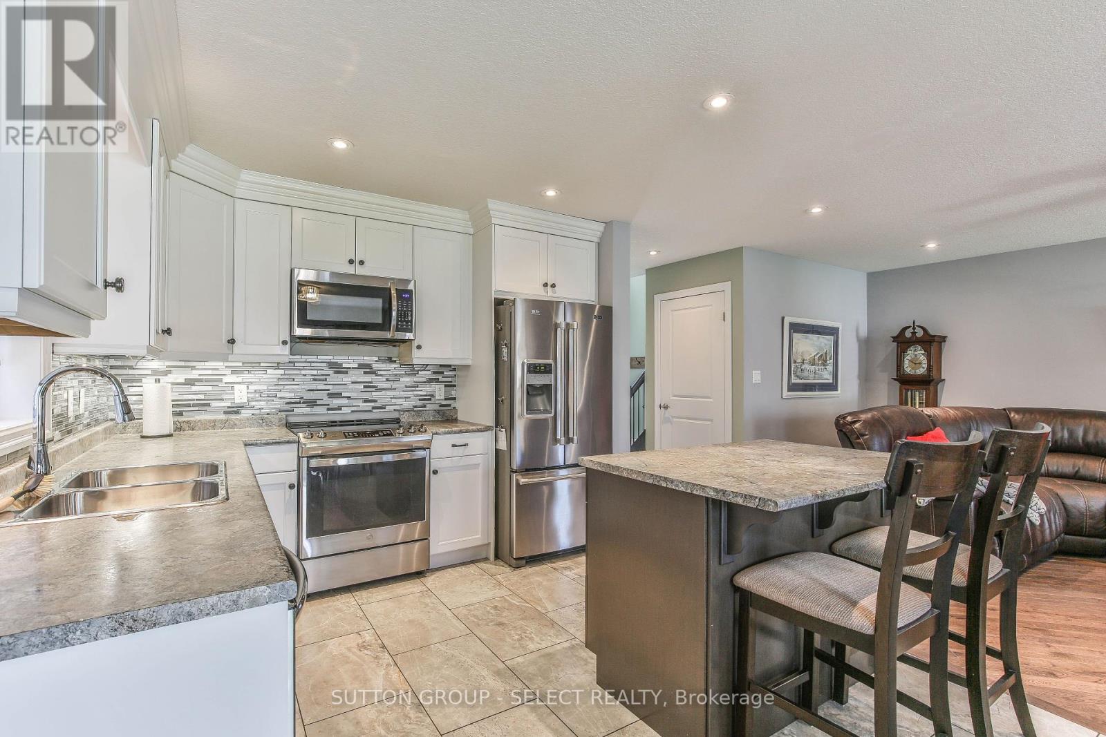 1884 Frederick Crescent, London East, Ontario  N5W 0A5 - Photo 7 - X12136505