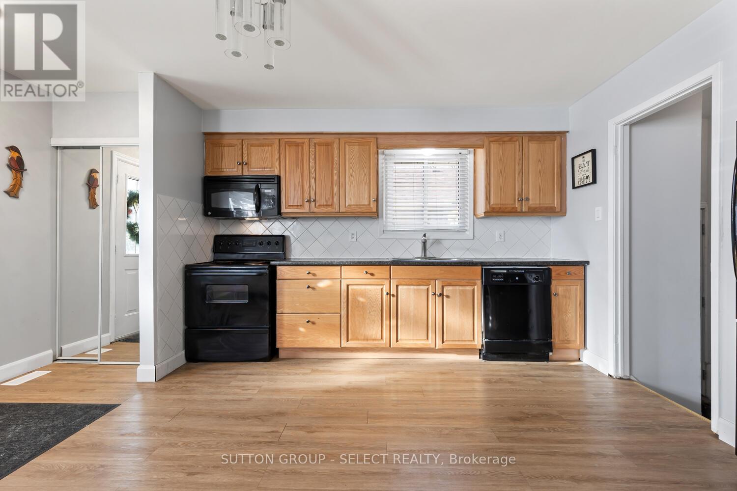 20 Dow Road, London South, Ontario  N6E 1E9 - Photo 7 - X12136585