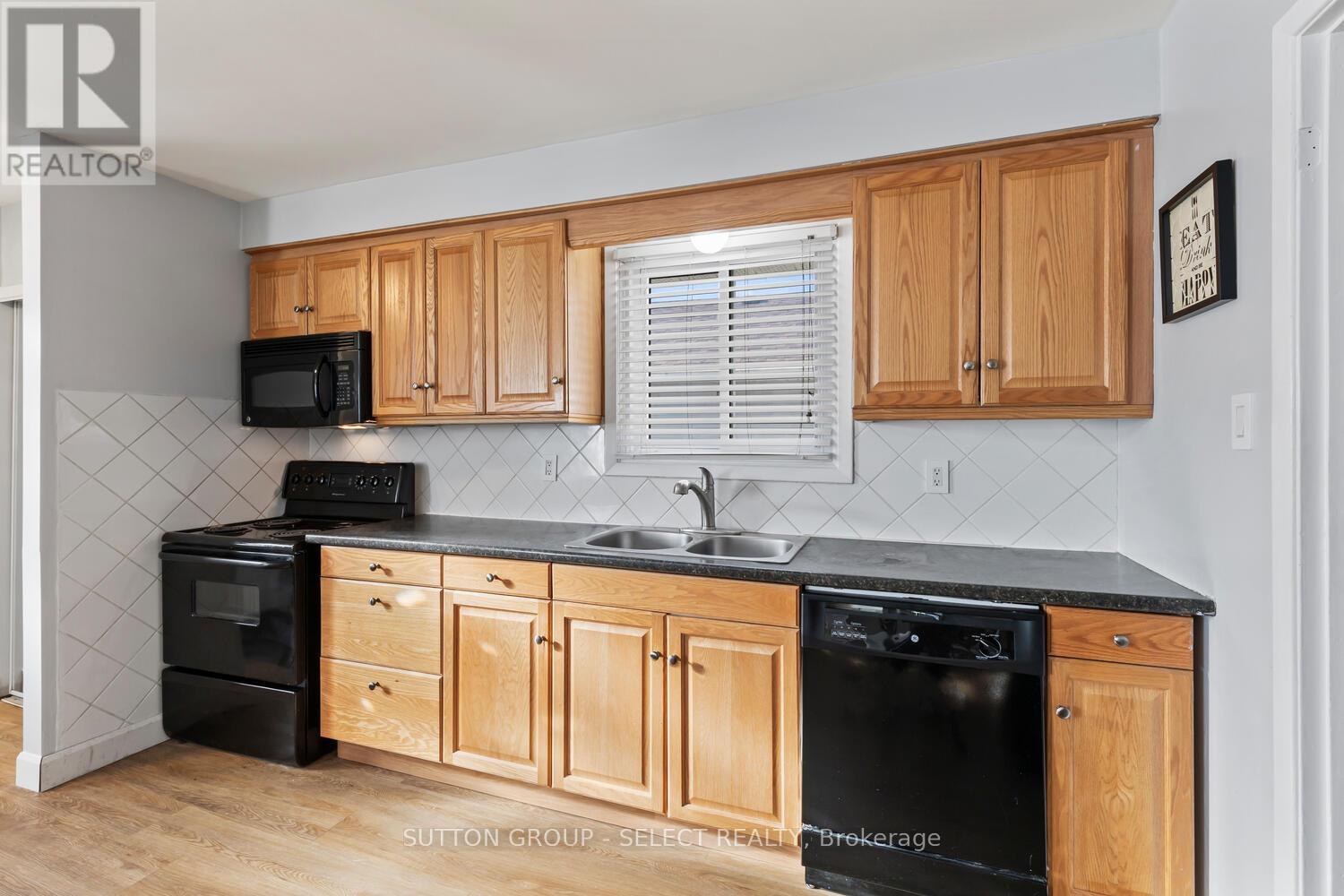 20 Dow Road, London South, Ontario  N6E 1E9 - Photo 8 - X12136585