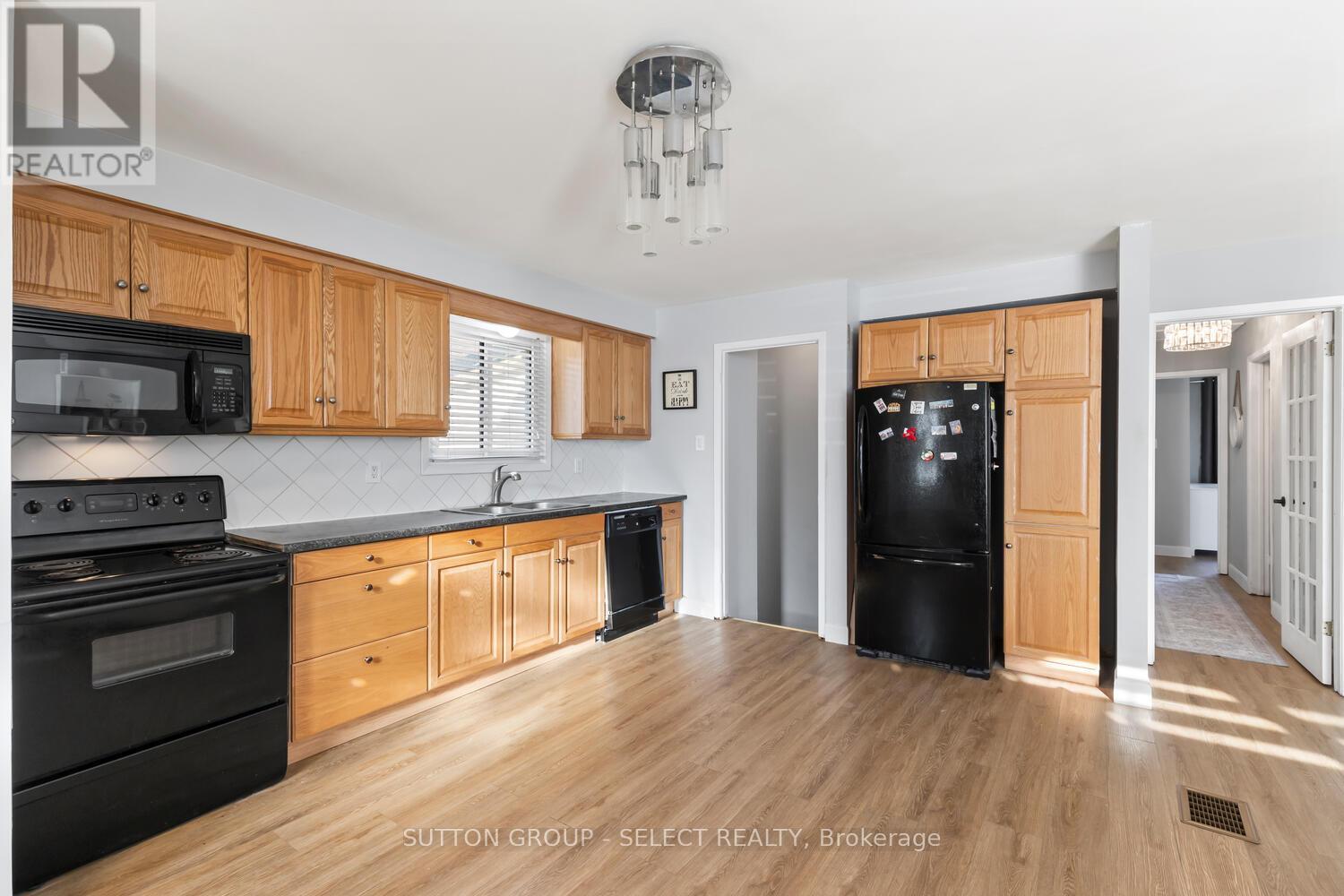 20 Dow Road, London South, Ontario  N6E 1E9 - Photo 9 - X12136585