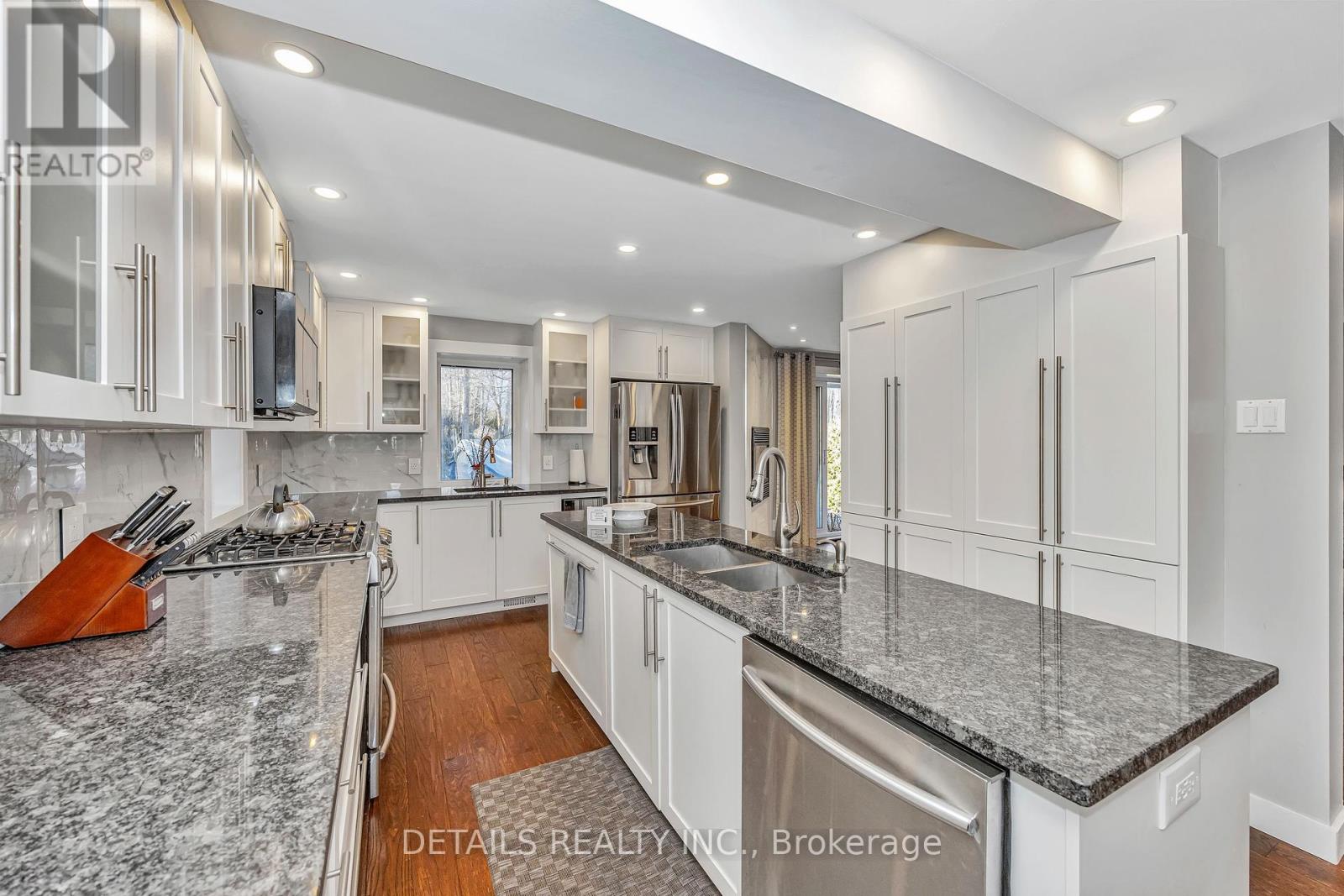 84 Eastpark Drive, Ottawa, Ontario  K1B 4A4 - Photo 11 - X12136455
