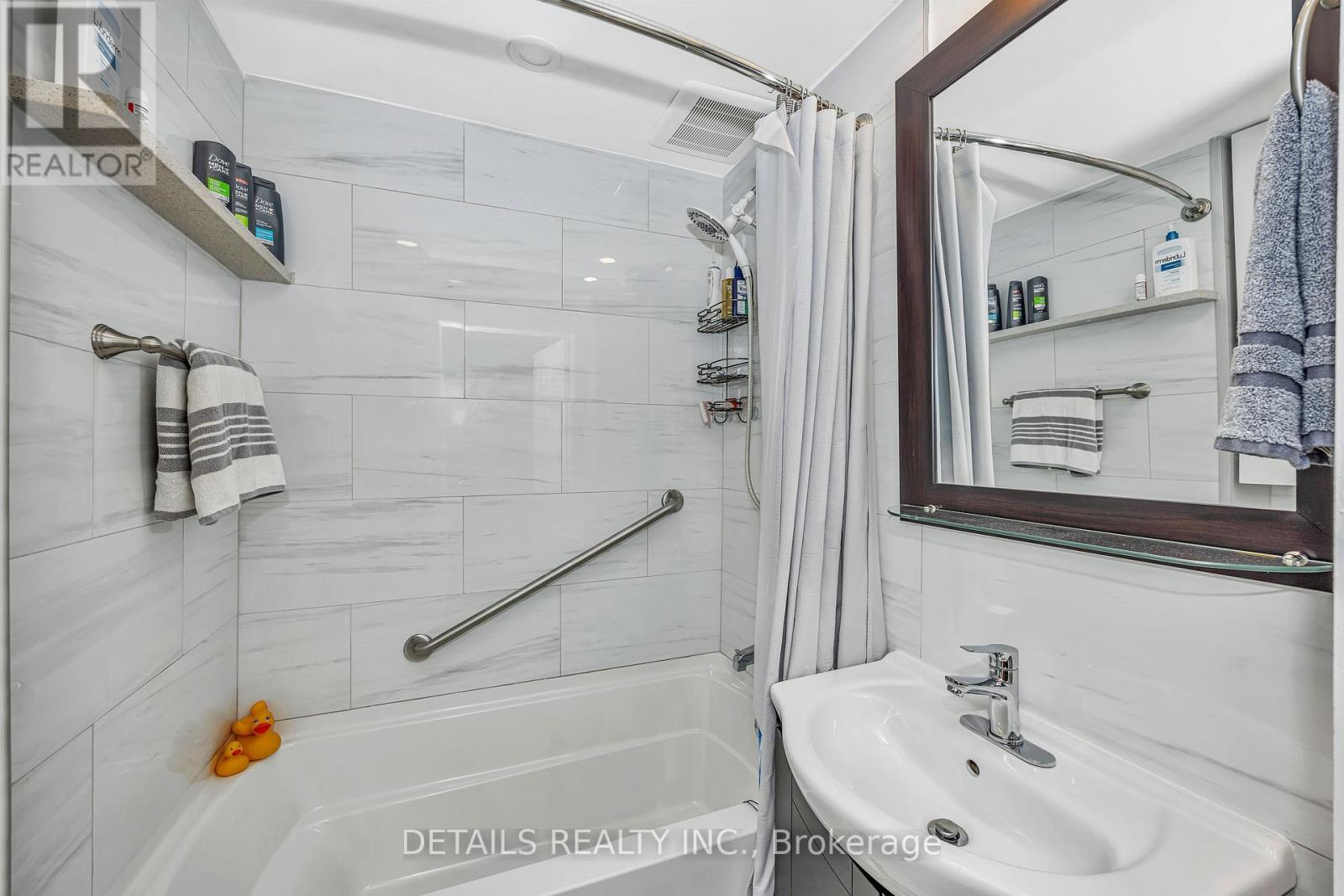 84 Eastpark Drive, Ottawa, Ontario  K1B 4A4 - Photo 18 - X12136455