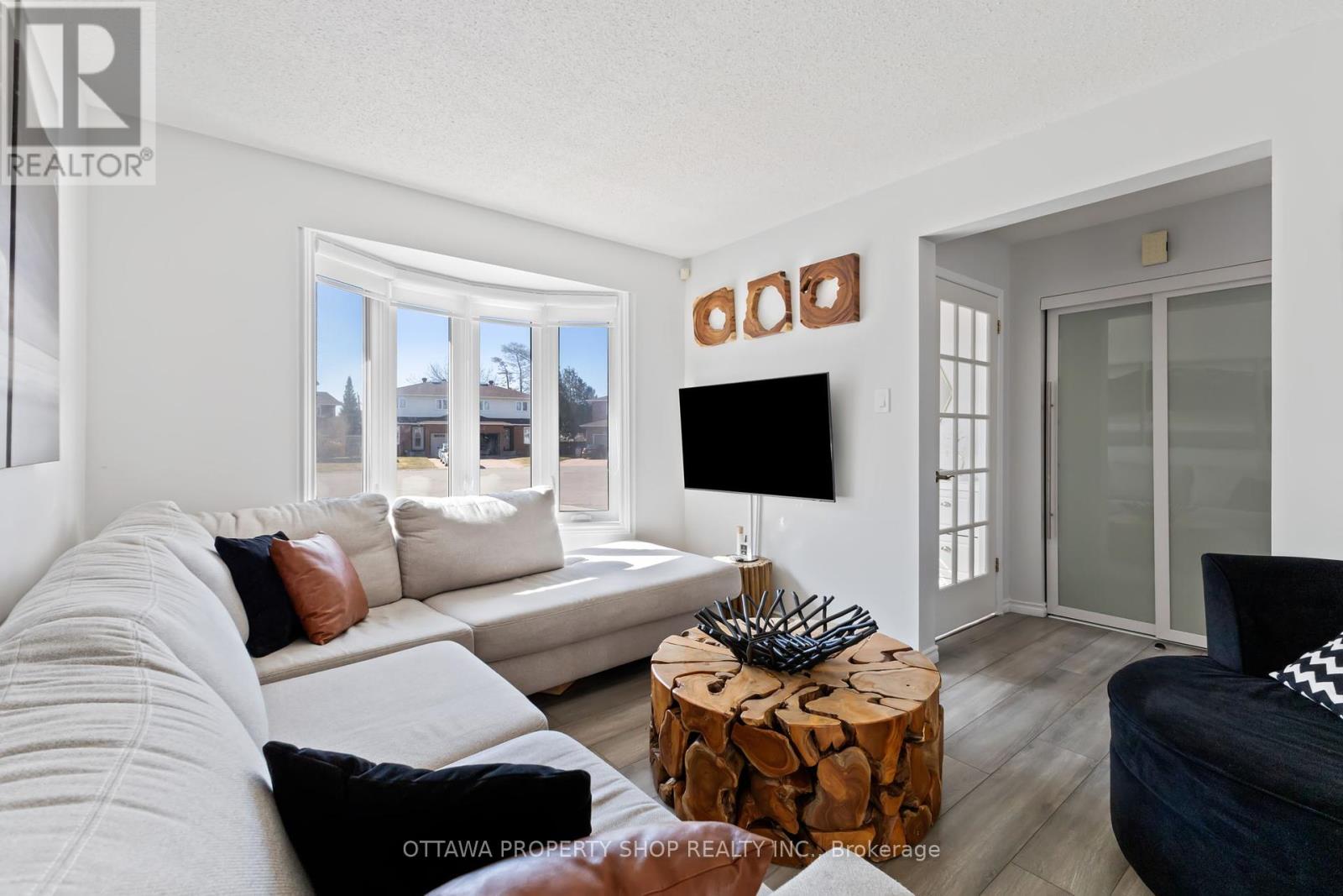 2837 Gothwood Place, Ottawa, Ontario  K1T 2V4 - Photo 3 - X12136548