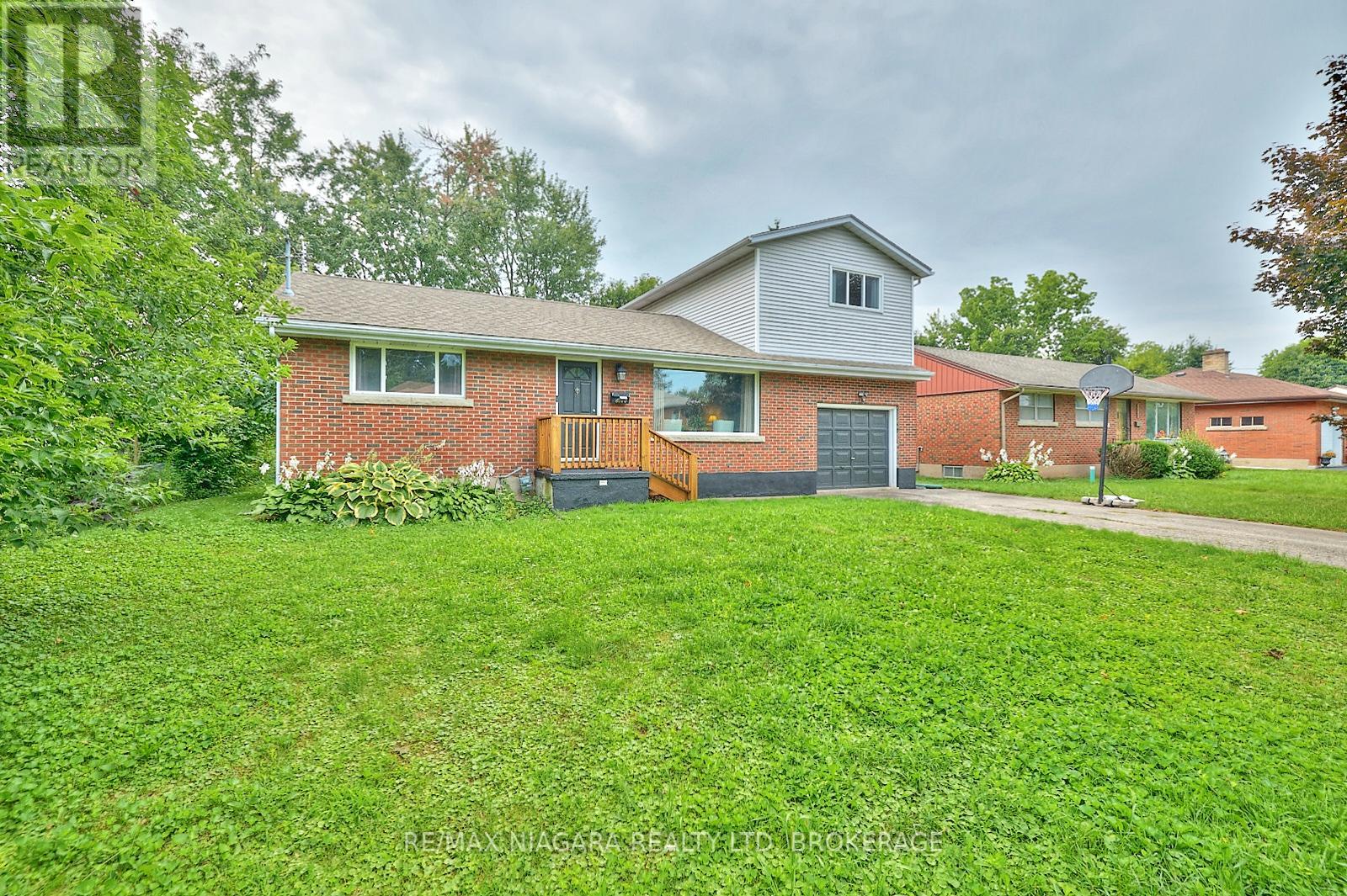 6100 Sidney Street, Niagara Falls, Ontario  L2E 3A1 - Photo 1 - X12136596