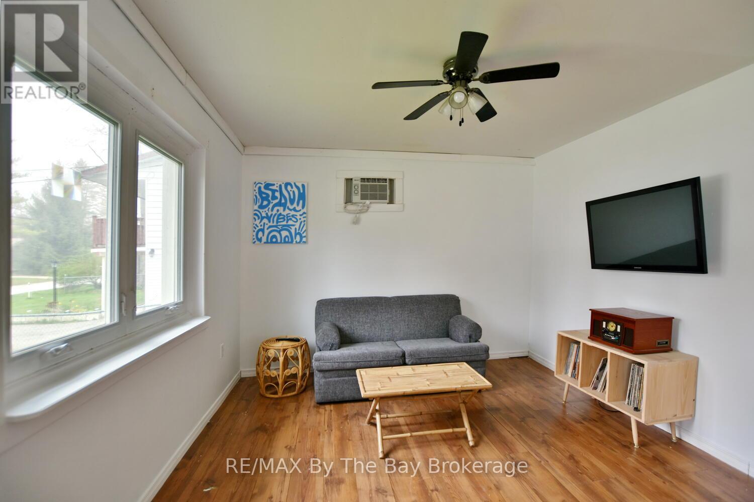 19 59th Street S, Wasaga Beach, Ontario  L9Z 1V8 - Photo 12 - S12136450