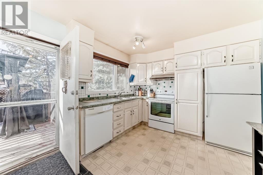 Property at 115 Rundleview Drive NE image 5