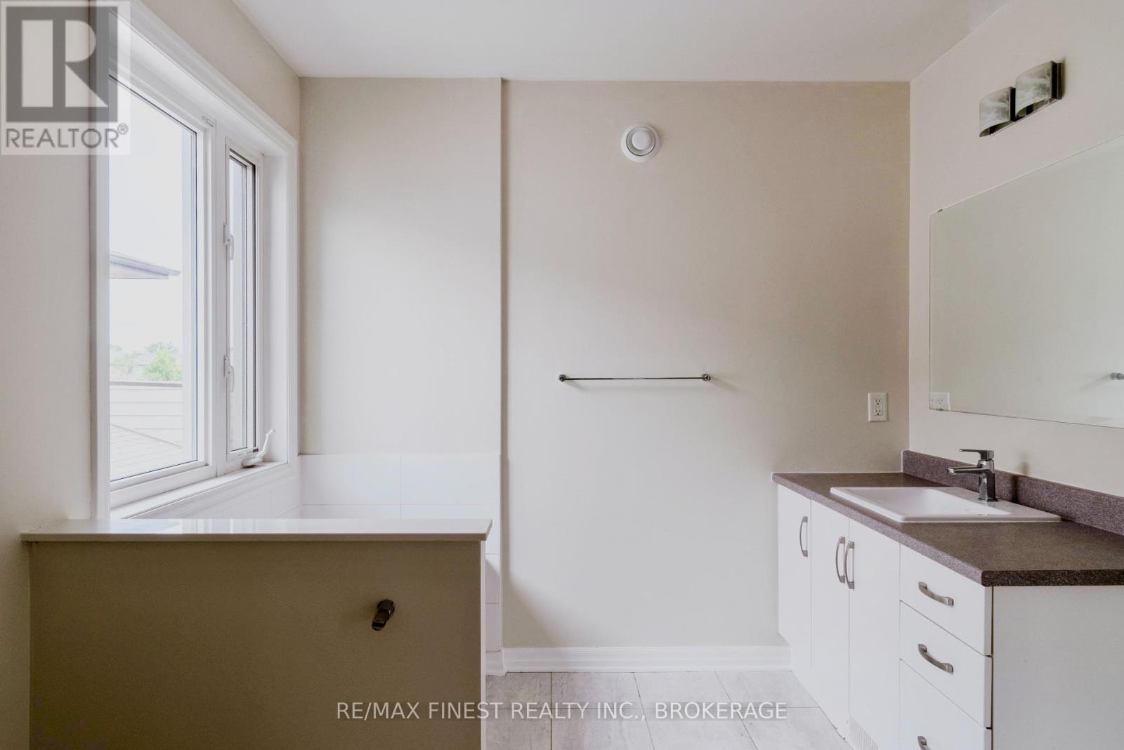 1085 Woodhaven Drive, Kingston (City Northwest), Ontario  K7P 0H7 - Photo 25 - X12136508