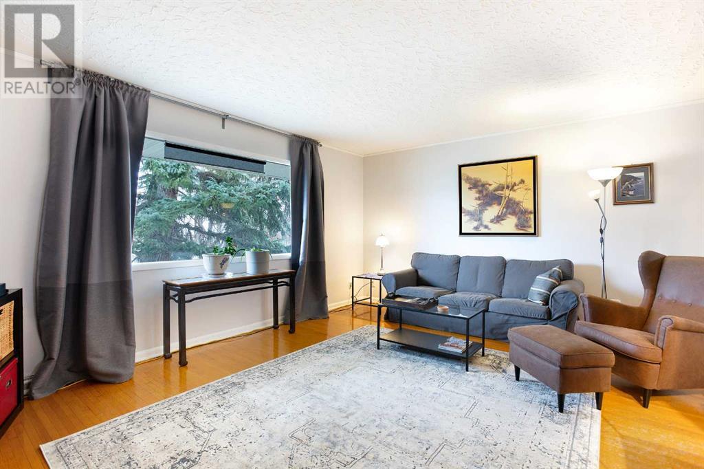 Property at 127 44 Avenue NW image 2