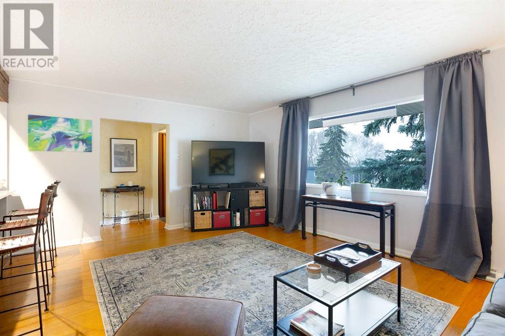 Property at 127 44 Avenue NW image 3