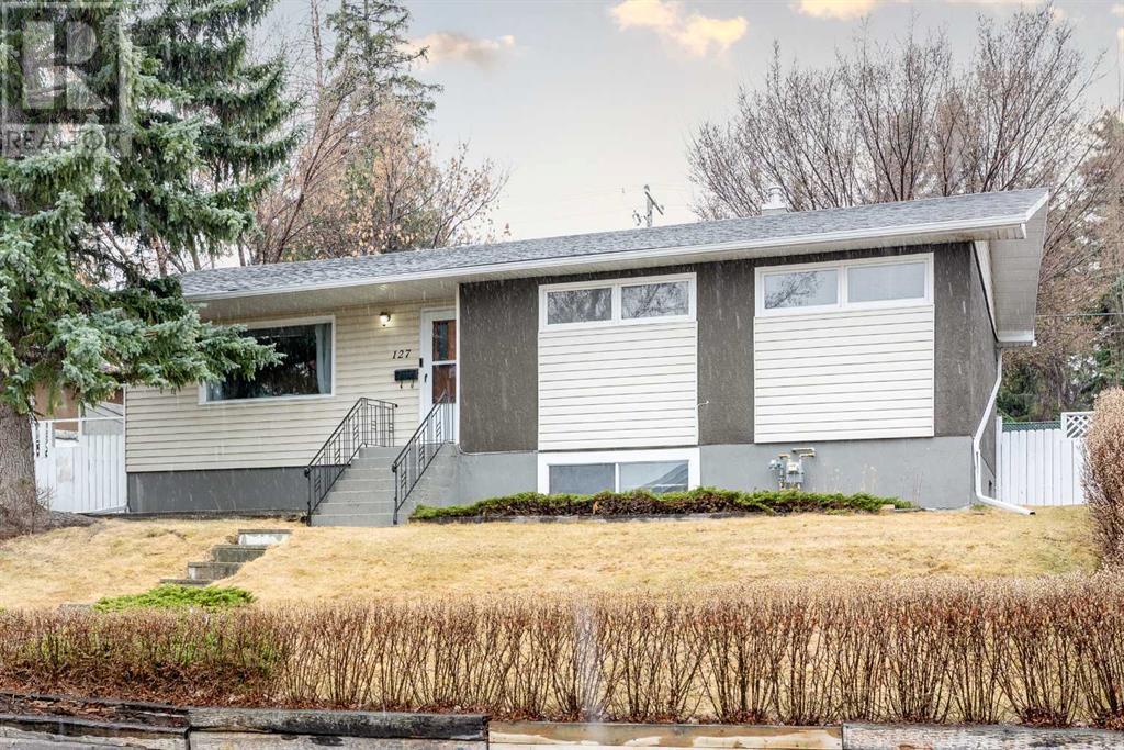 Property at 127 44 Avenue NW image 1