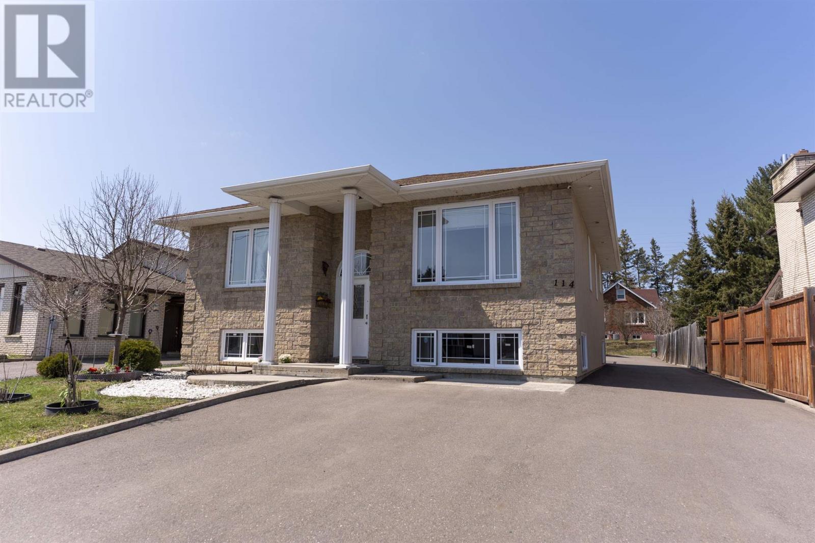 114 Skyline Ave, Thunder Bay, Ontario  P7B 6K6 - Photo 2 - TB251040