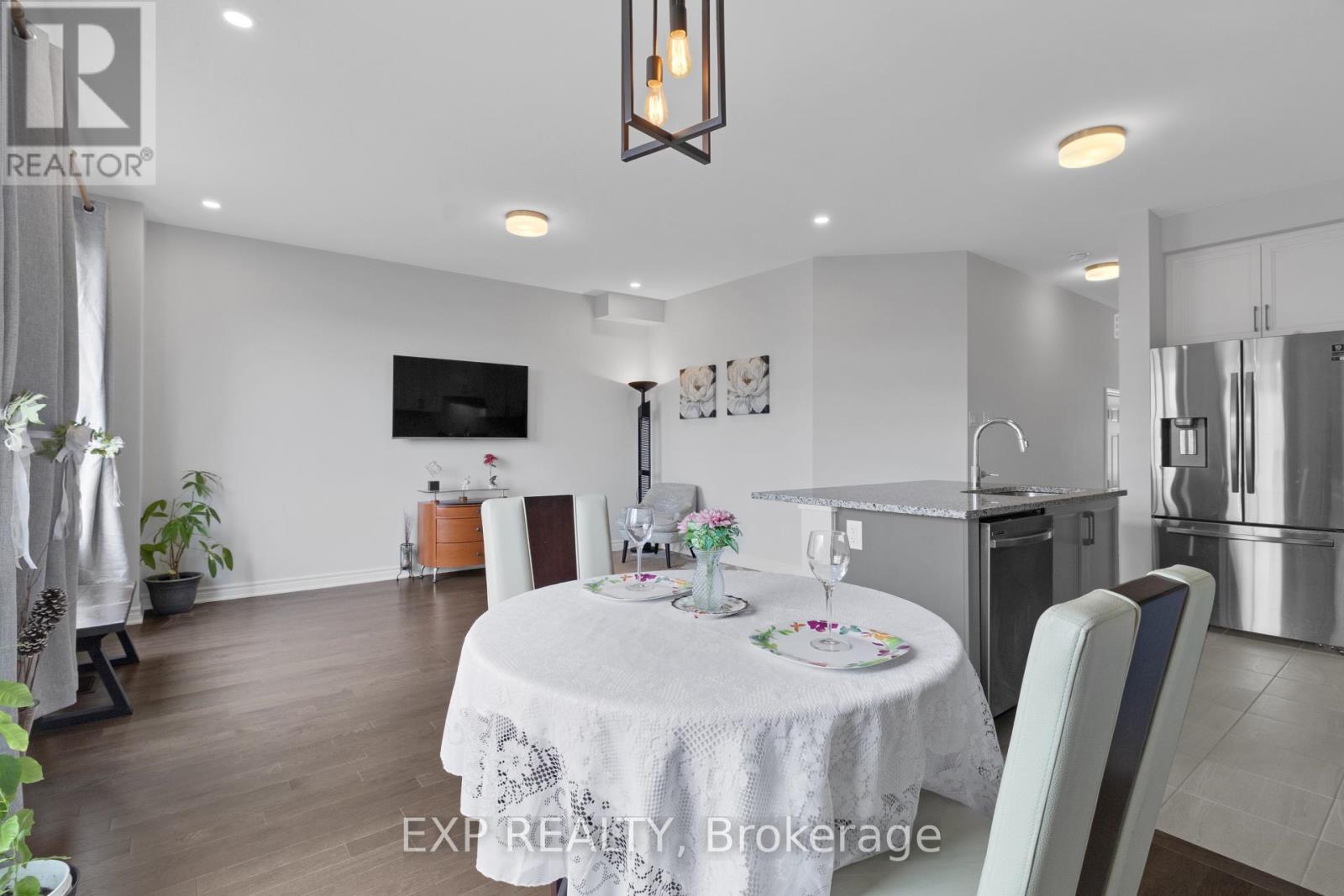 560 Flagstaff Drive, Ottawa, Ontario  K2J 6W1 - Photo 14 - X12131813