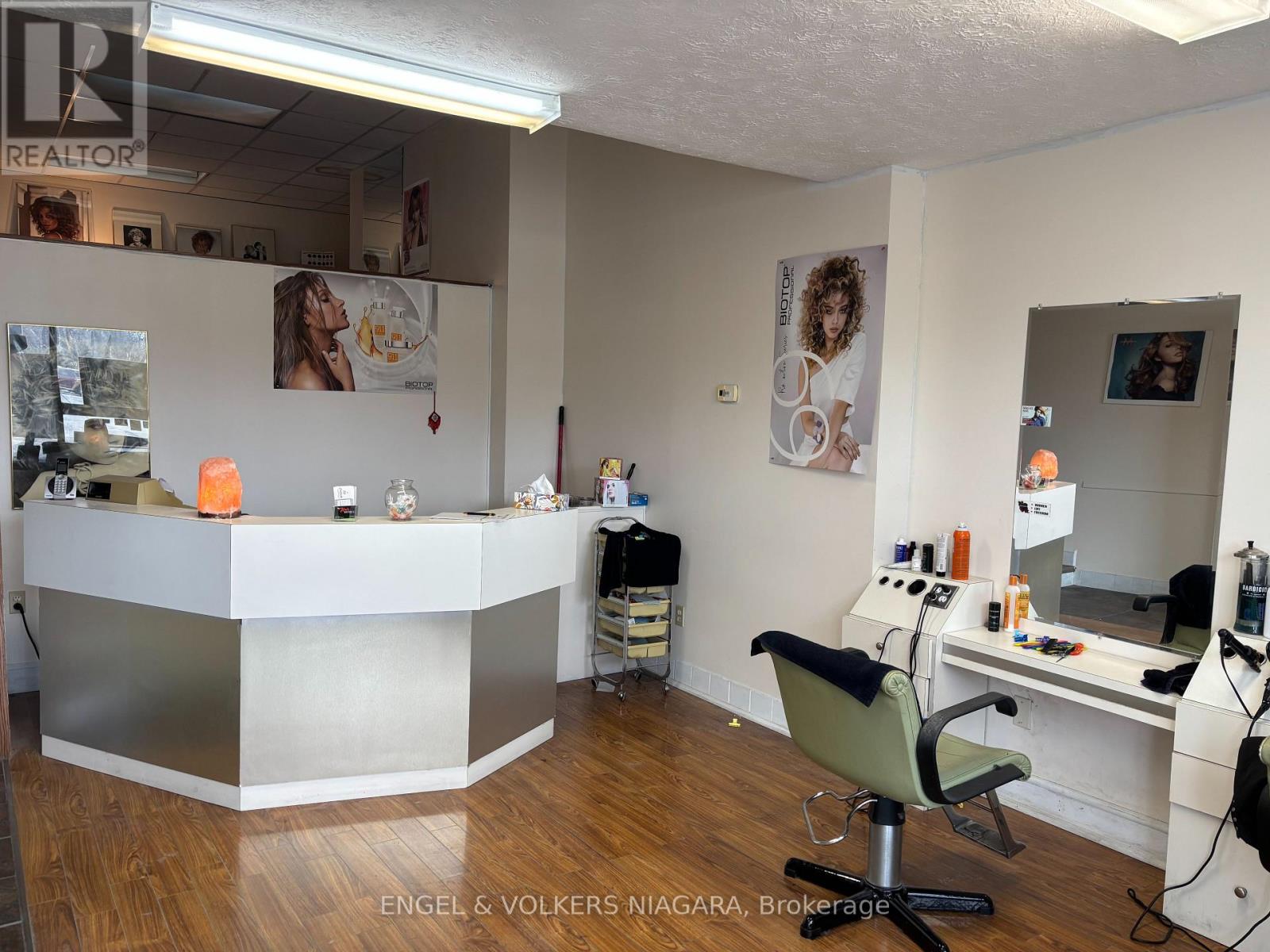 6120 Dunn Street, Niagara Falls, Ontario  L2G 2P1 - Photo 2 - X12072099