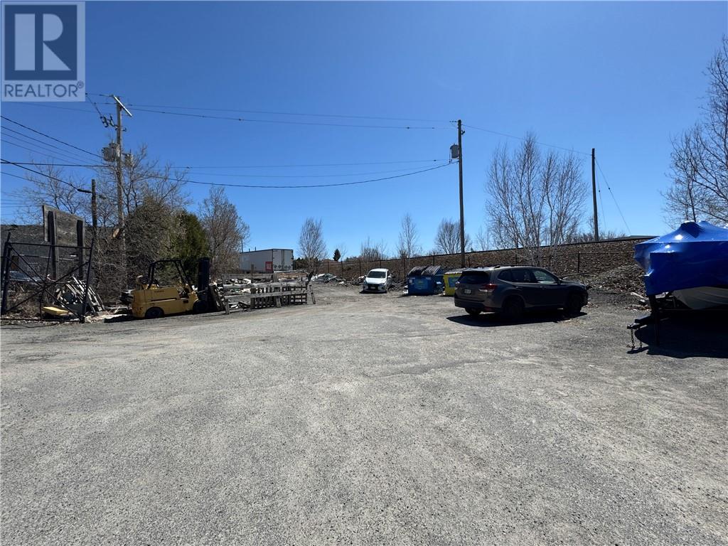 250 Frood Road Unit# Upper, Sudbury, Ontario  P3C 4Z5 - Photo 3 - 2122124
