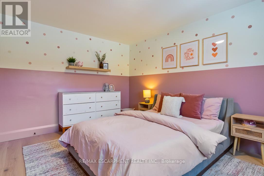 694 Holt Drive, Burlington, Ontario  L7T 3N5 - Photo 20 - W12064892