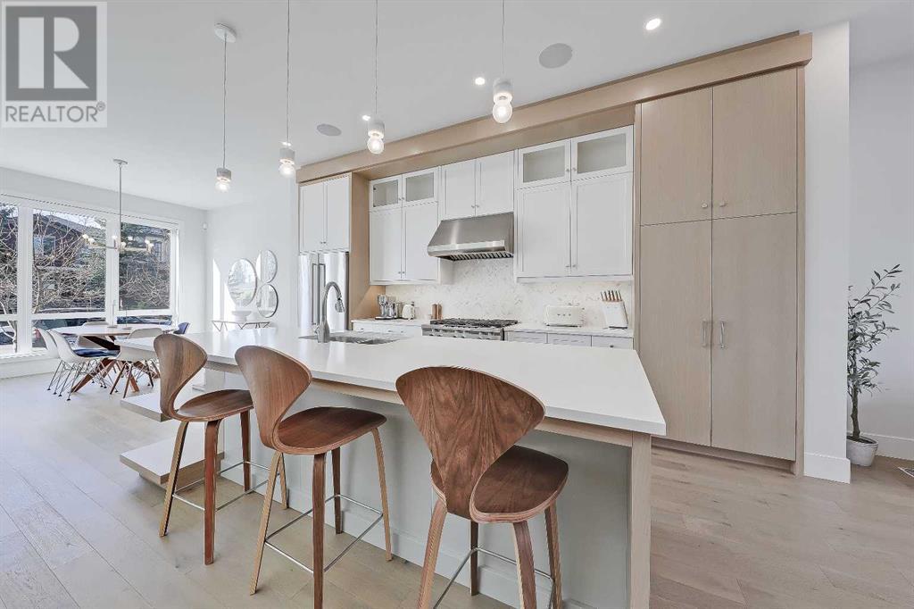 Property at 1728 48 Avenue SW image 2