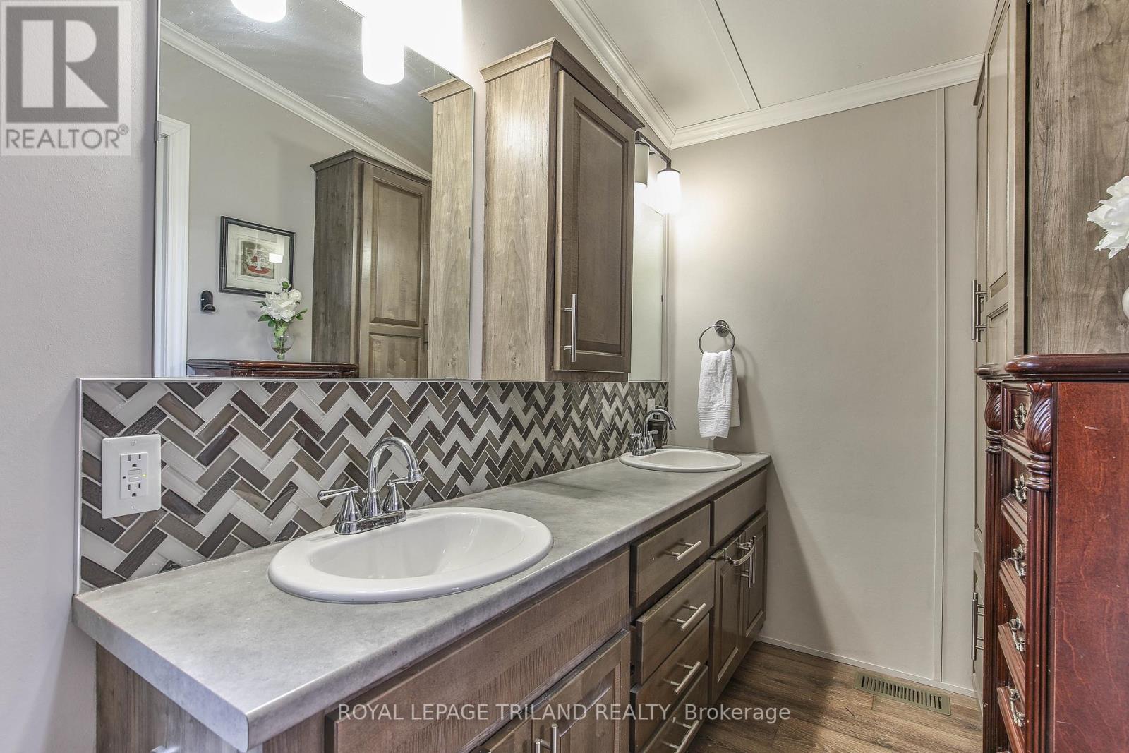 76 - 22790 Amiens Road, Middlesex Centre, Ontario  N0L 1R0 - Photo 23 - X12136724