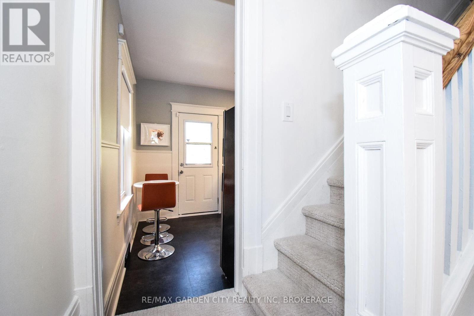 38 Academy Street, St. Catharines, Ontario  L2R 4Z8 - Photo 8 - X12135181