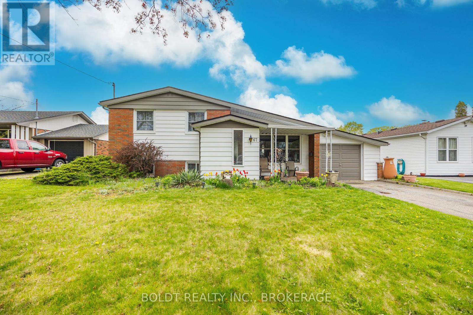 67 Wakelin Terrace, St. Catharines, Ontario  L2M 4K8 - Photo 1 - X12136623