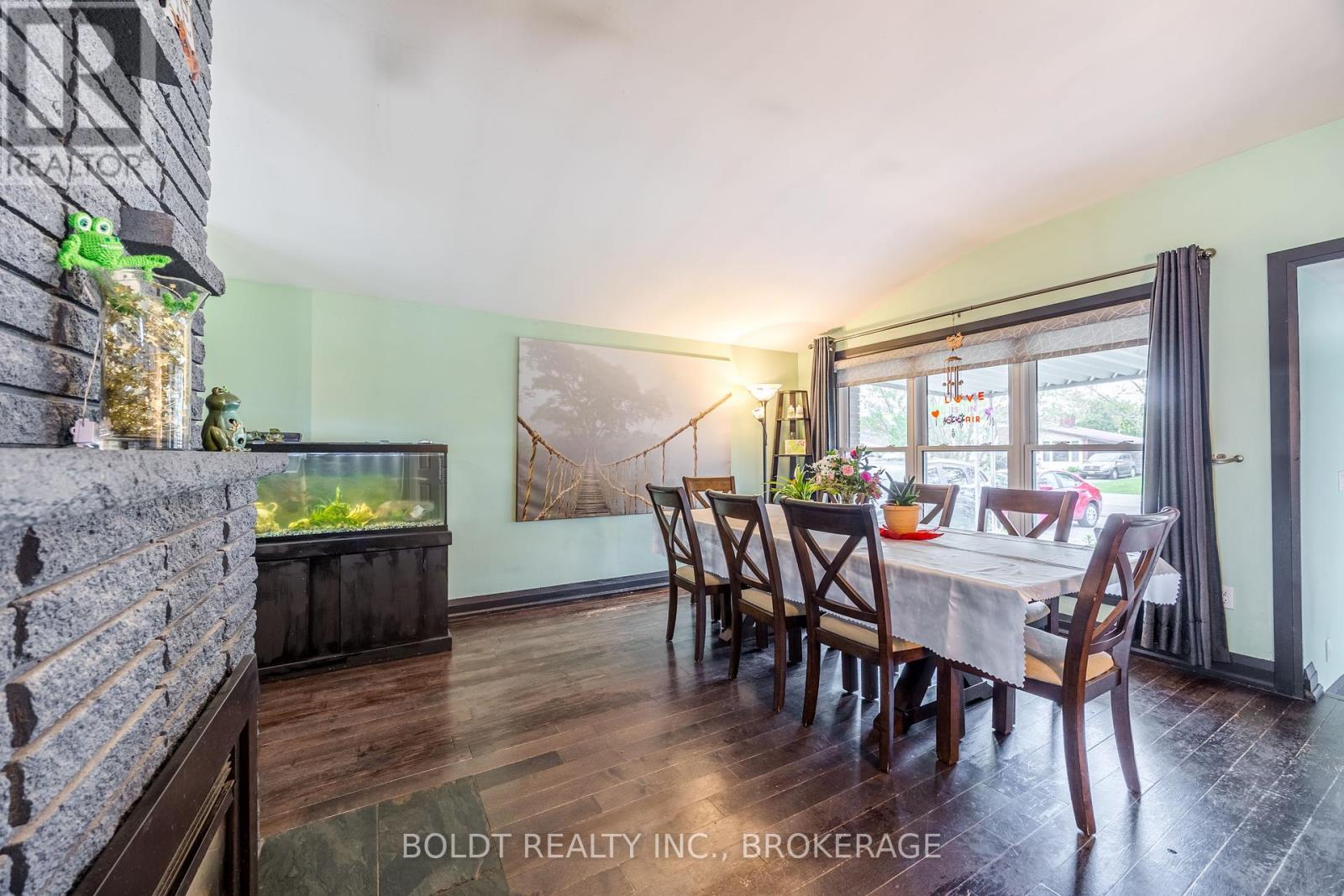 67 Wakelin Terrace, St. Catharines, Ontario  L2M 4K8 - Photo 4 - X12136623