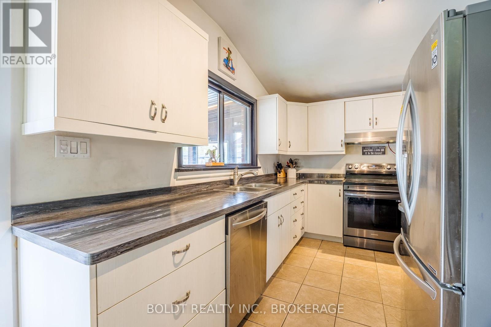 67 Wakelin Terrace, St. Catharines, Ontario  L2M 4K8 - Photo 6 - X12136623