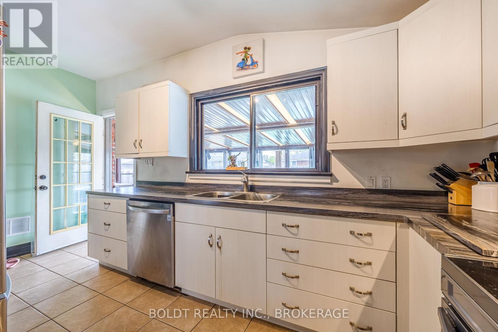 67 Wakelin Terrace, St. Catharines, Ontario  L2M 4K8 - Photo 7 - X12136623