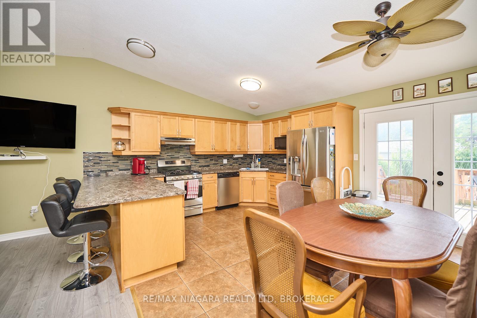 3001 Young Avenue, Fort Erie, Ontario  L0S 1N0 - Photo 4 - X12136640