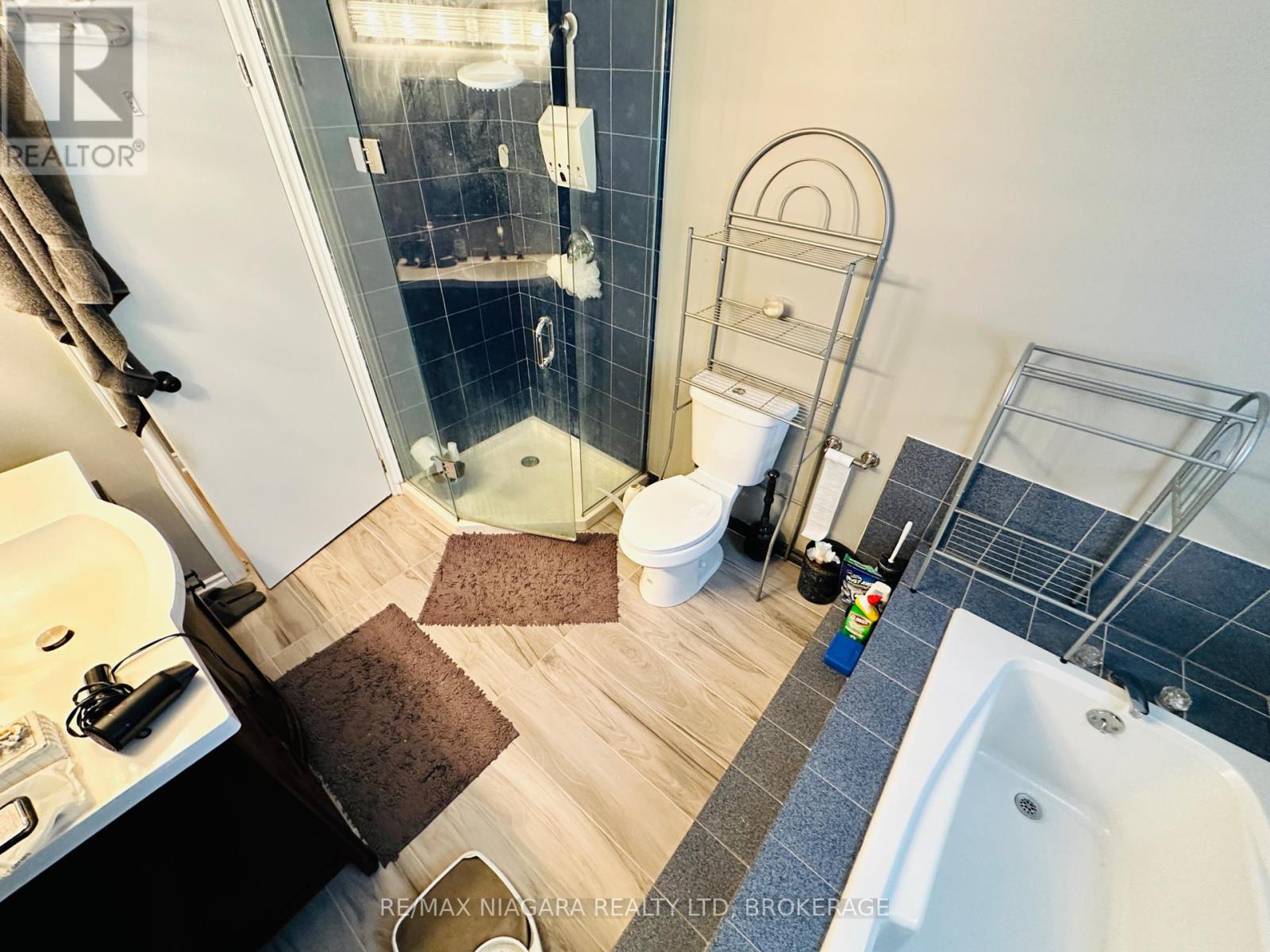 Main Level - 25 Tremont Drive, St. Catharines (Glendale/glenridge), Ontario  L2T 3A7 - Photo 25 - X12136691
