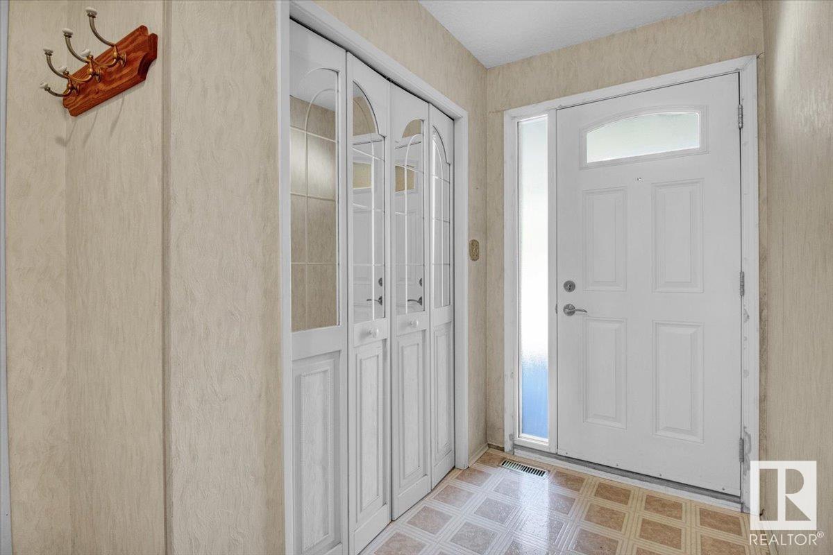 Property at 12054 157 AV NW image 4